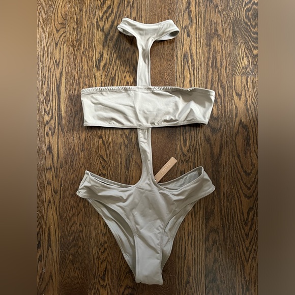 ✨SKIMS SWIM CUT OUT HALTER MONOKINI ONE PIECE SWIMSUIT DESERT L - Picture 5 of 5